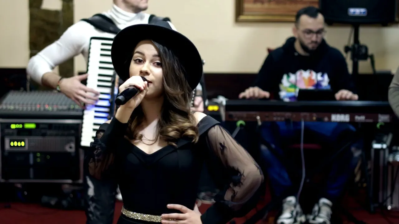 Andreea Nicolai si Formatia Generatia 9 - Colaj Ascultare Ioane (cover)