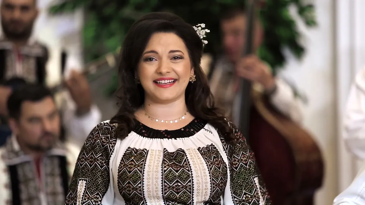 Laura Olteanu & Orchestra Fratilor Advahov - Vreau sa-mi cante-un lautar & Orchestra Fratilor Advahov- Vreau sa-mi cante-un lautar