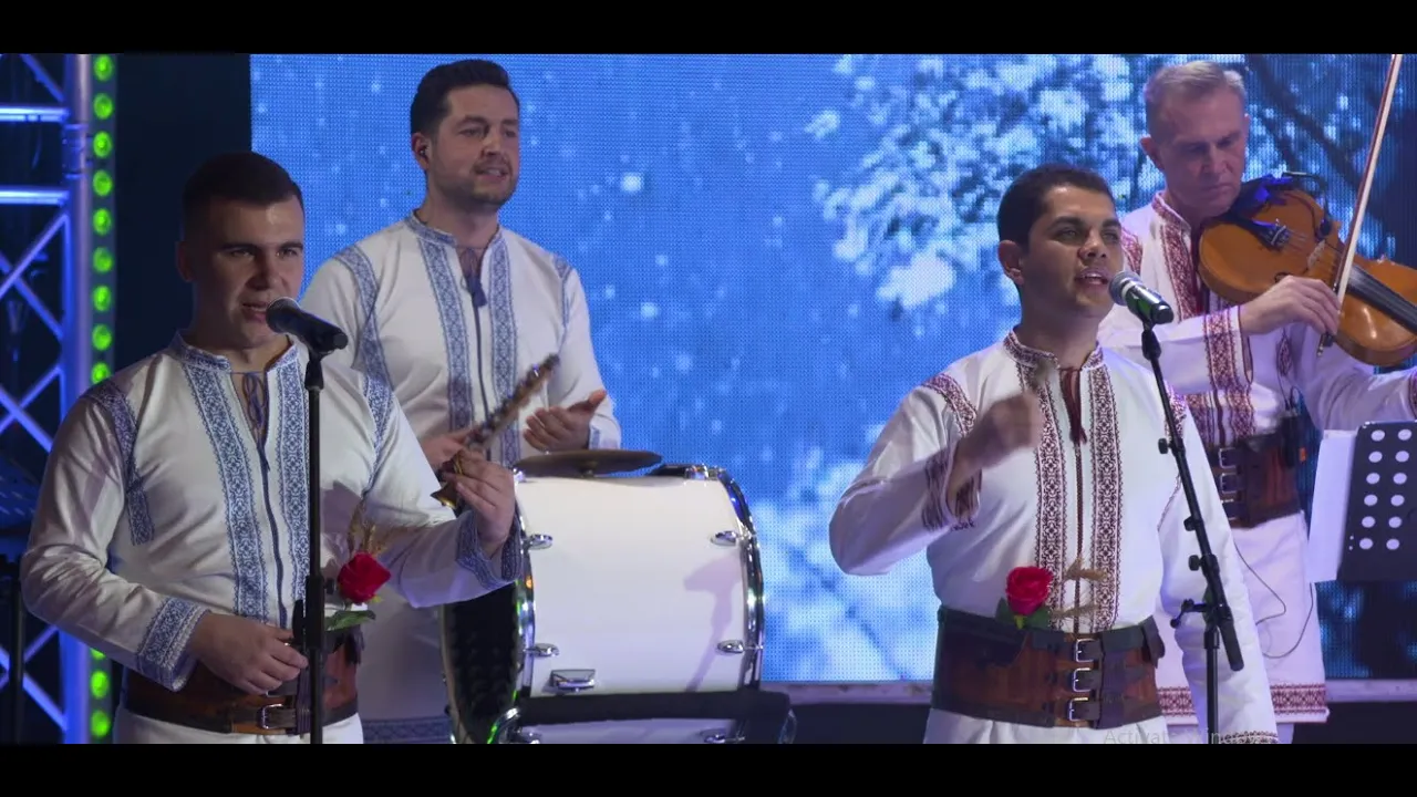 Ansamblul etnofolcloric Plaiesii - Cresc doi meri si doi peri (colind de gazda)