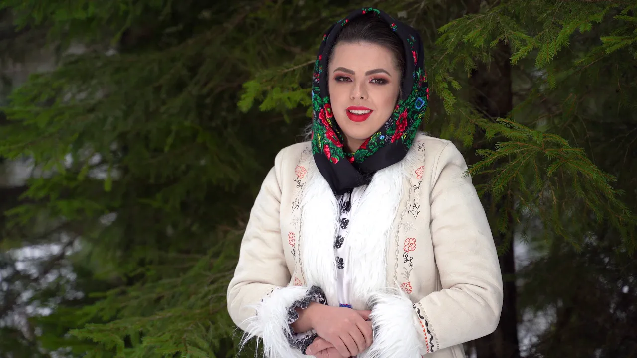 Denisa Pantea - Dechide gazda usa (Colind)