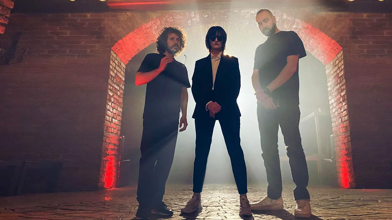 BRUJA - BIBELOU (Original Radio Edit)