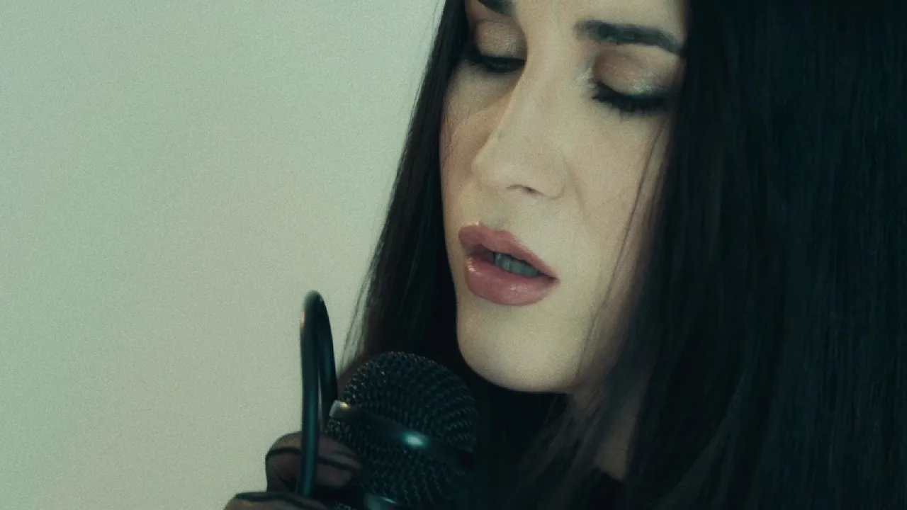 ADDA - Cine-a pus femeia-n drum (Acoustic Version)