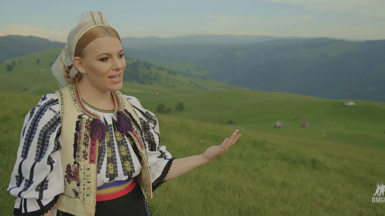 Andreea Vulcu - M-o ajuns doru de munti (Cantec de ulita)