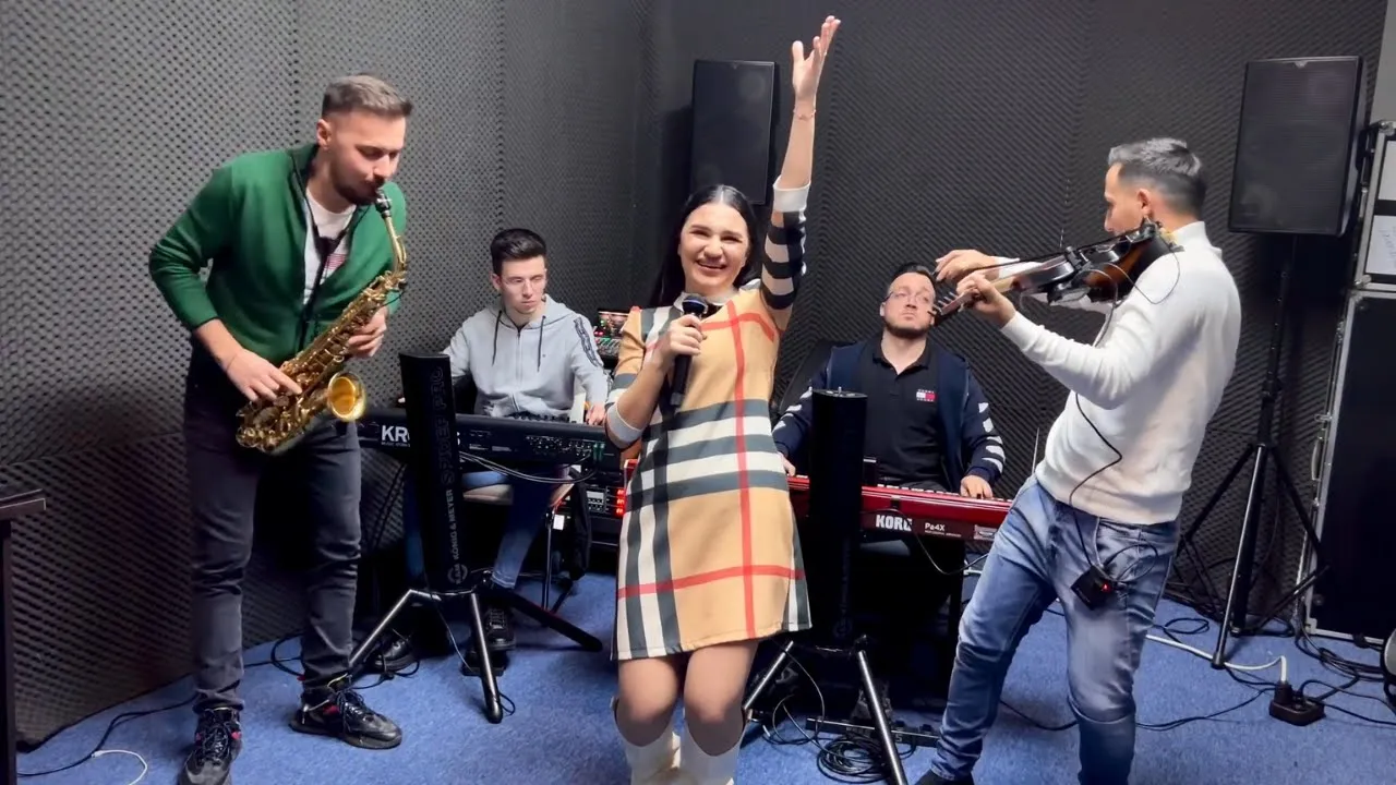 Andrada Barsauan & Formatia - Cover La Nevedere (LIVE 2023)