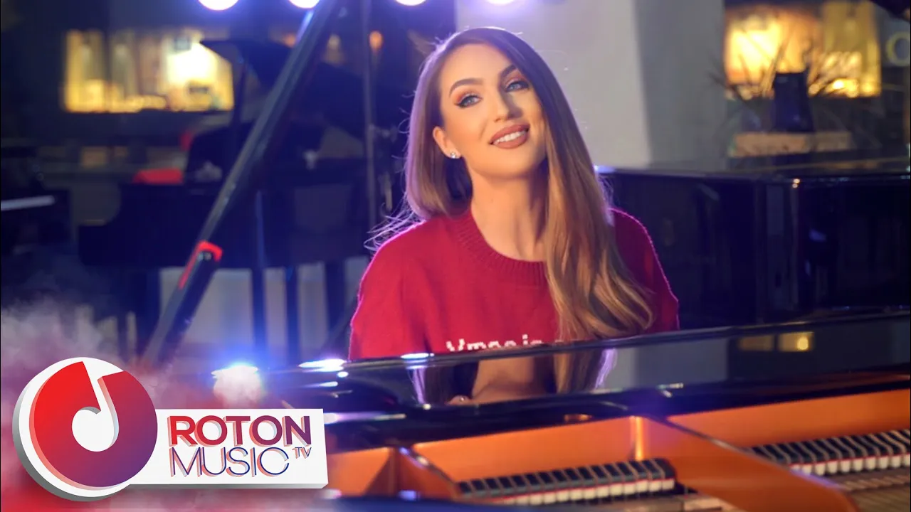 Claudia Suteu - Cu ai mei de Craciun Colind