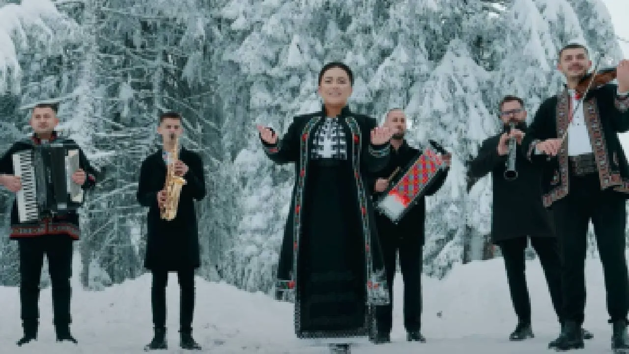 Carmen de la Salciua x Damian And Brothers - Deschide mama portita