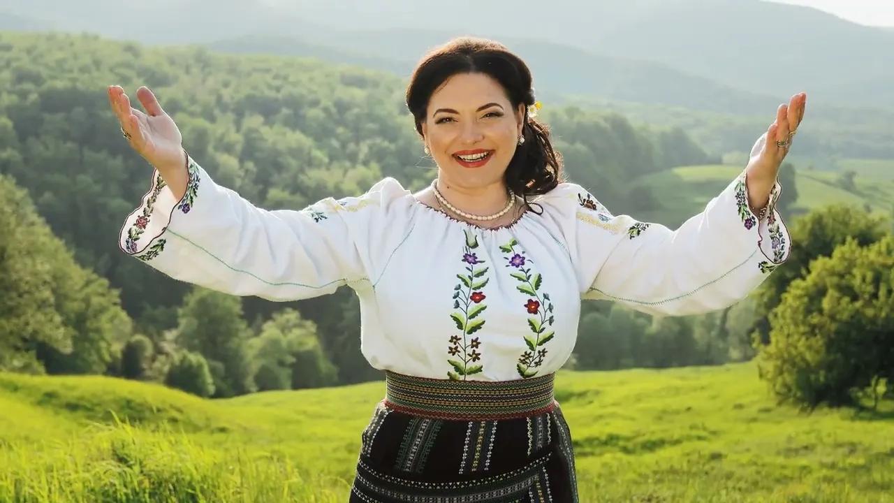 Laura Olteanu - Din Humor la Botosana (Acompaniaza Orchestra Fratilor Advahov)