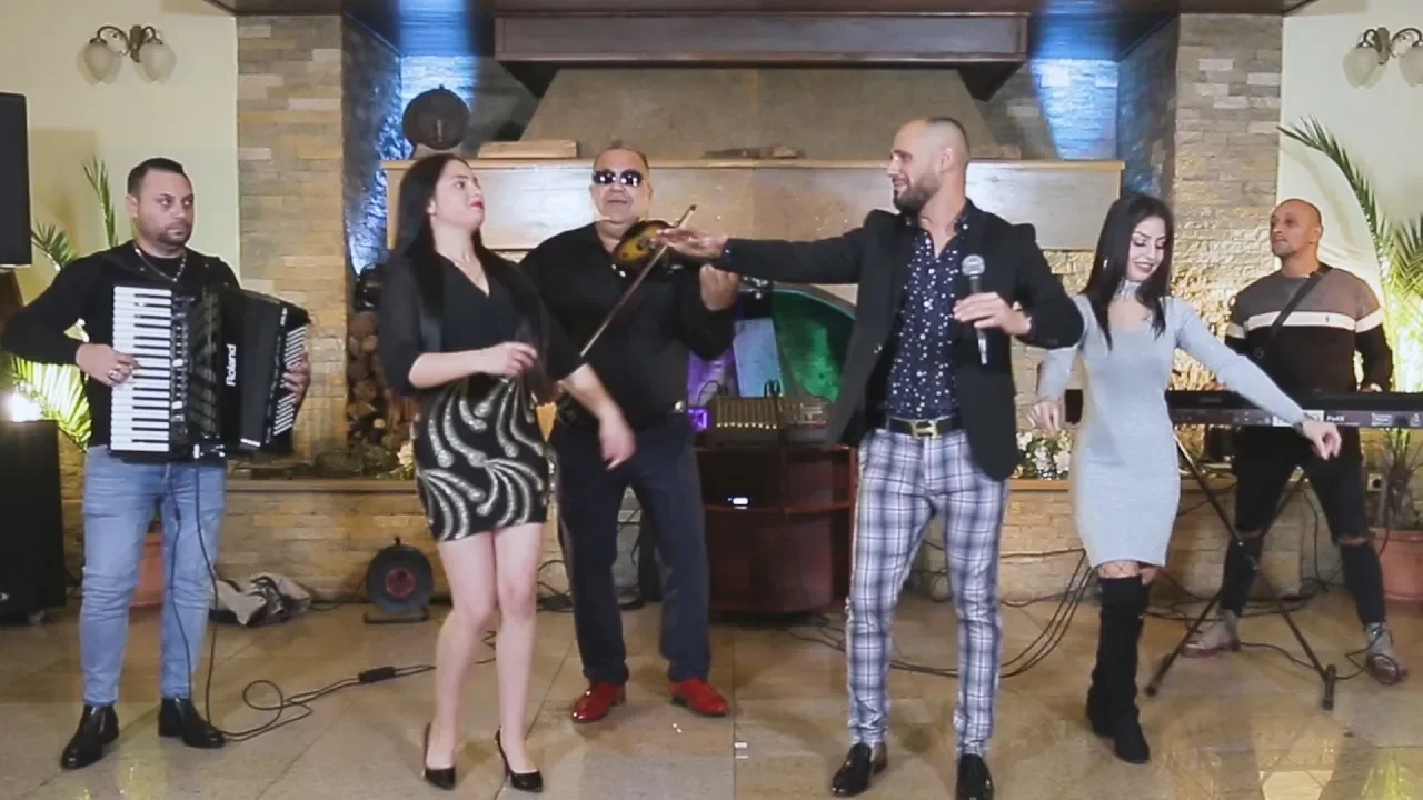 Lautaru Cristi si formatia COMERCIALII - Cele mai tari hituri tiganesti (LIVE - NOU)