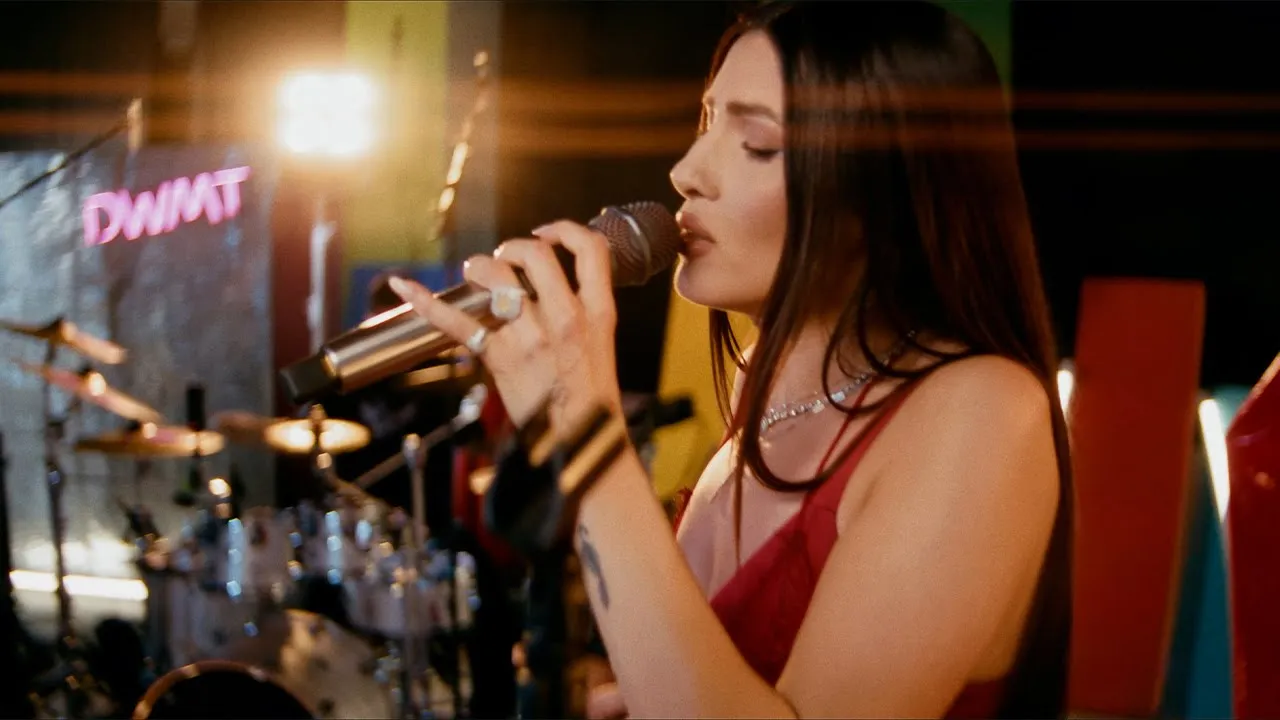 Alina Eremia - Pune-ma la loc (LIVE)