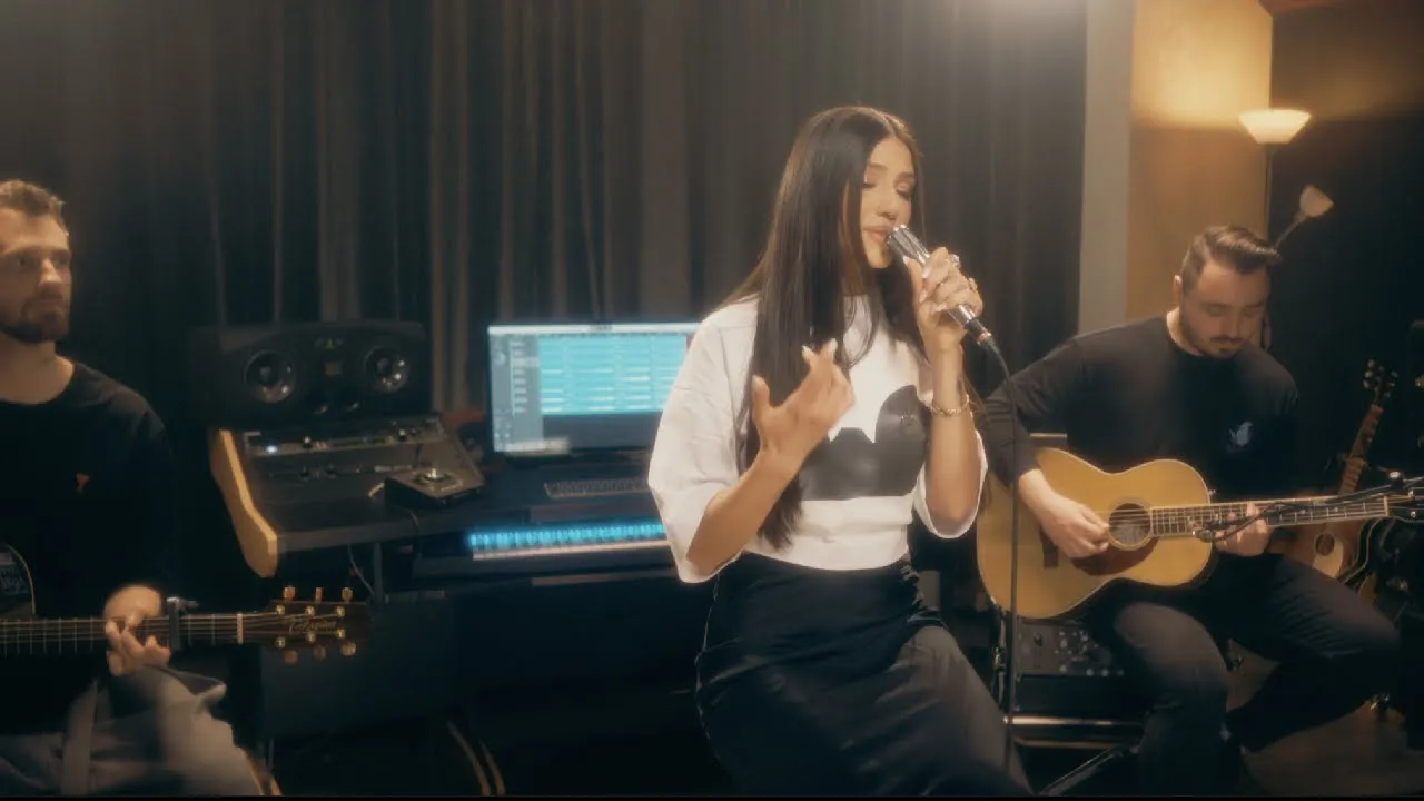 Alina Eremia - Cine-i Focul, Cine-i Apa (Music Break)