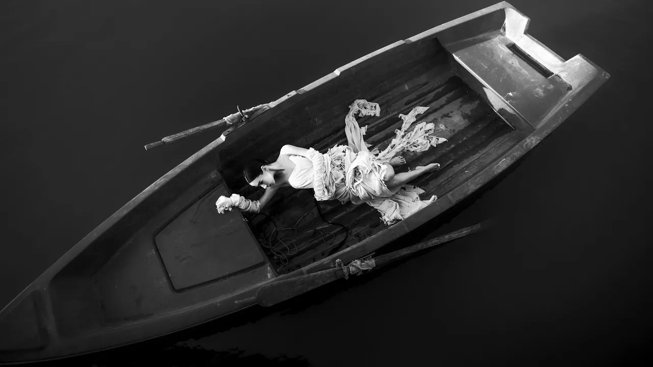 Holy Molly - Orb pe mare