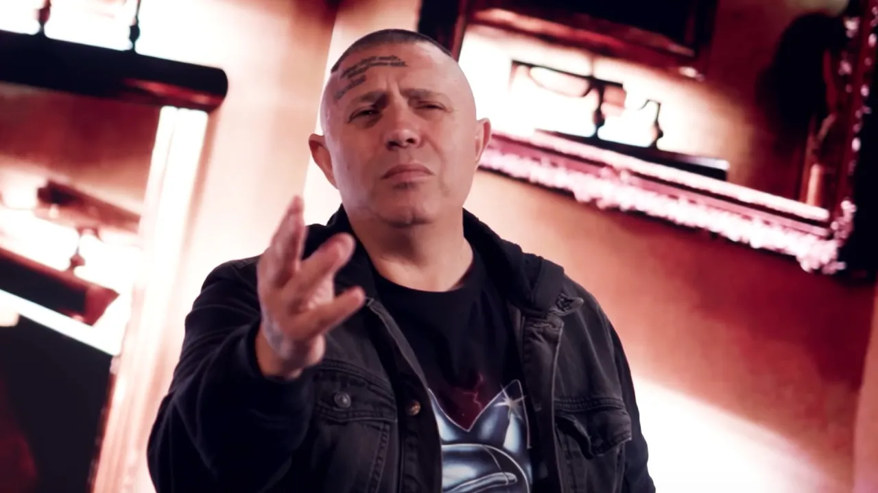 Nicolae Guta - In oglinda de pe hol 2023