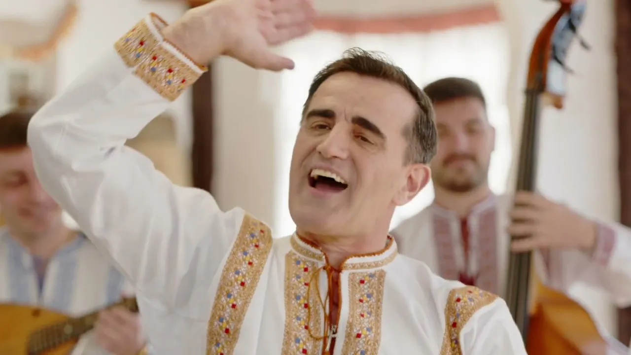 Ansamblul etnofolcloric Plaiesii - Cantecul lui Noe