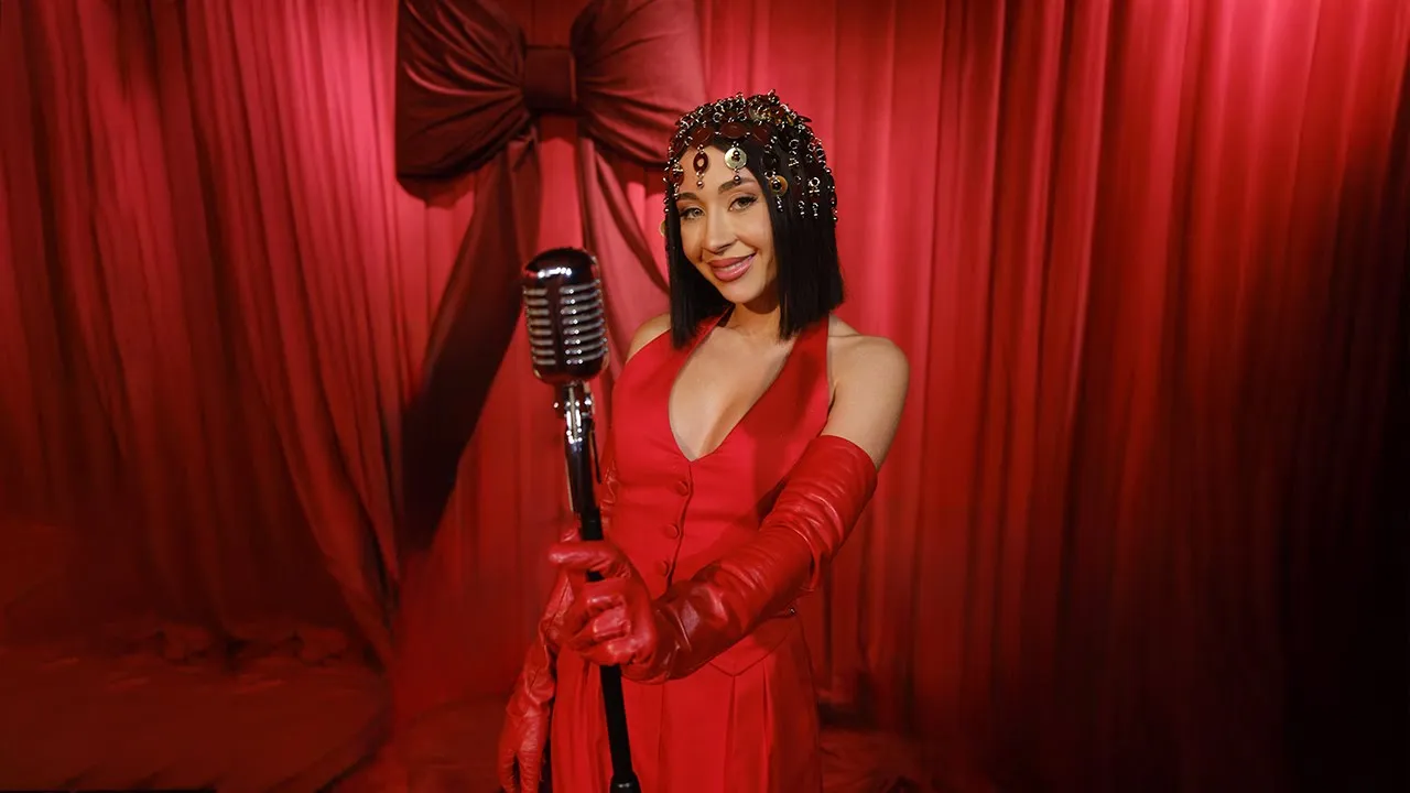 Nicole Cherry - A Very Cherry Christmas