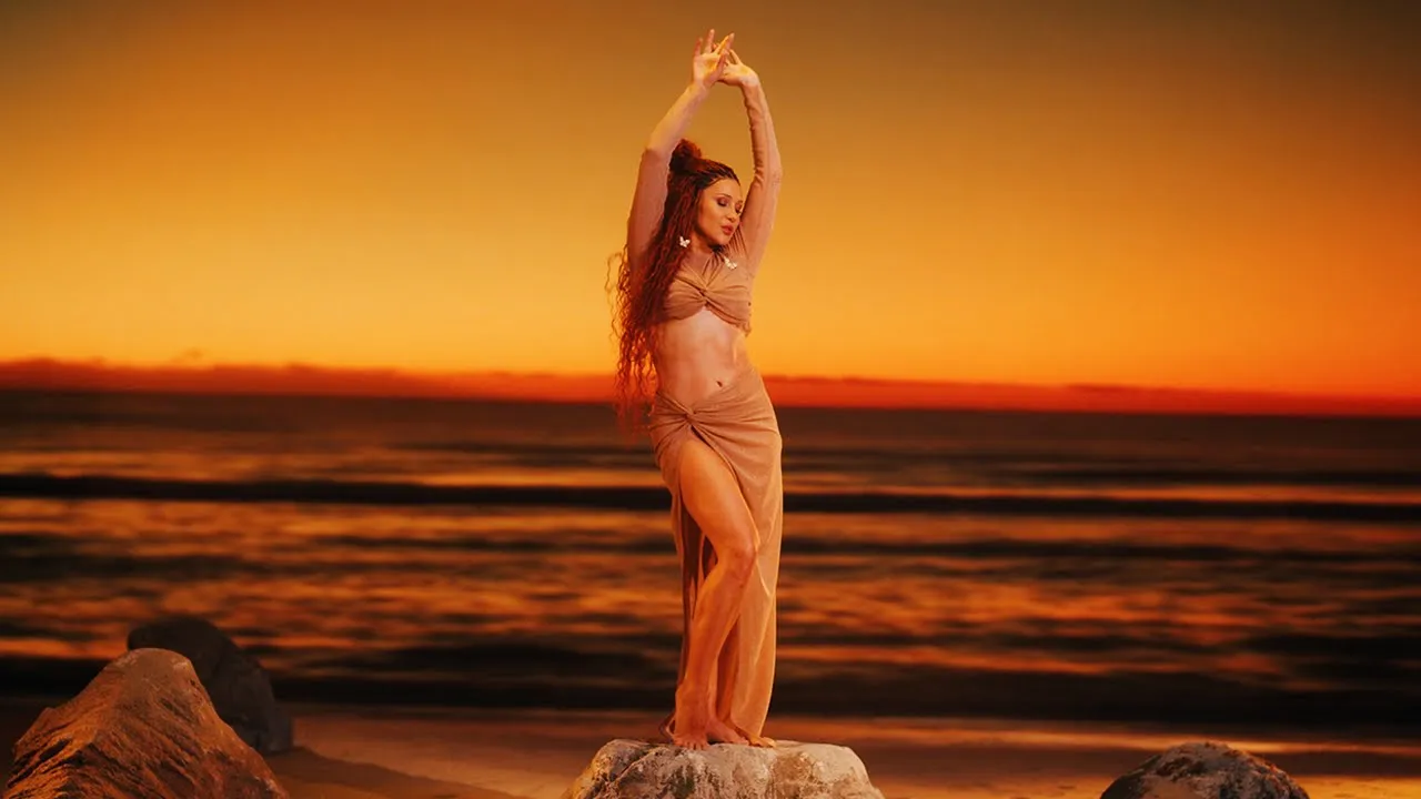 LORA - Pentru Inimi Frante