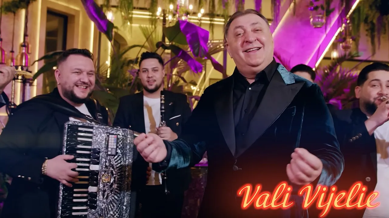 Vali Vijelie x Baboiash x Roson Band - Muzica nu te opri (Colaj Manele 2024)