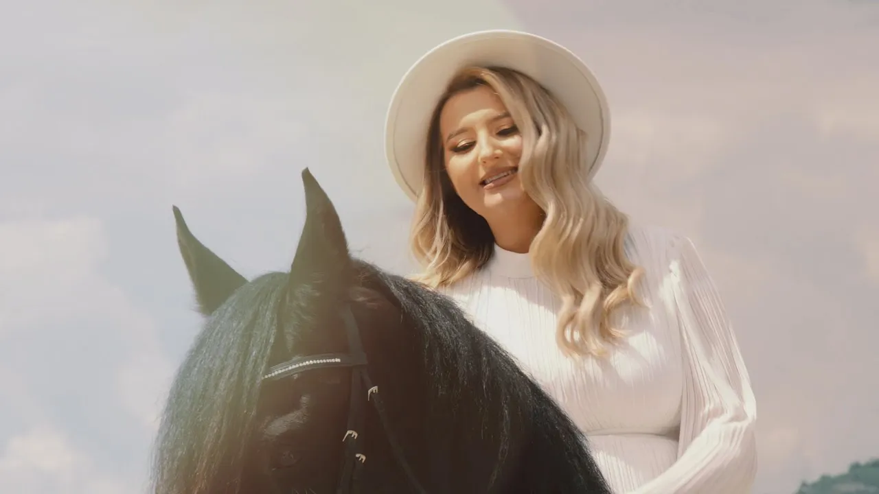 Lavinia Maris - Impreuna zi de zi