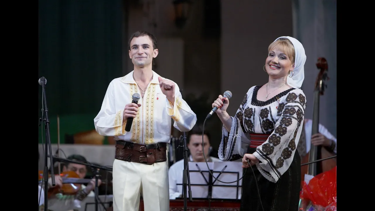 Ion Paladi si Adriana Ochisanu - Sarut mana, nasa draga