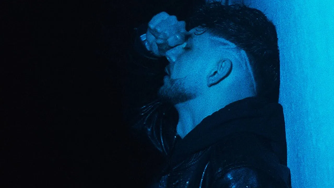 TECSAN feat. Lucian Colareza - Te Dezbraci In Fata Lui