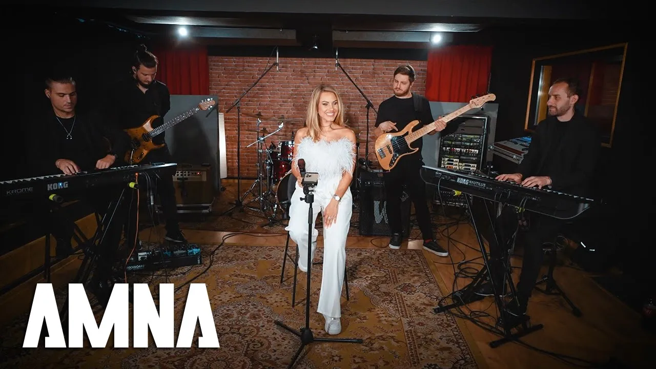 AMNA - Cu Tine De Craciun (Live Session)