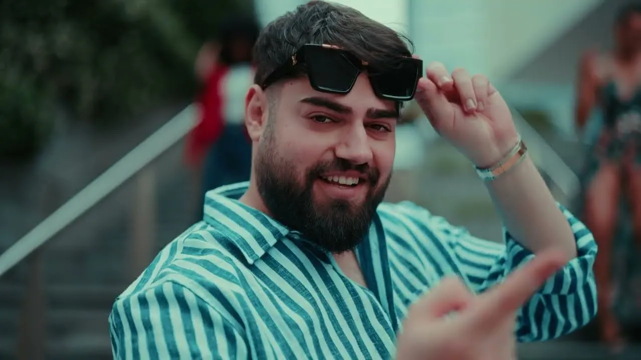 Iuly Neamtu - Mie de ea