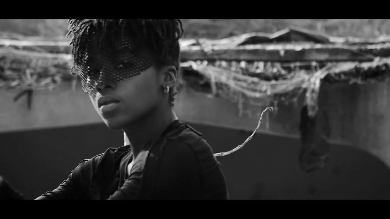 LENNA - FEMEIE DESTEAPTA (Originala 2018)