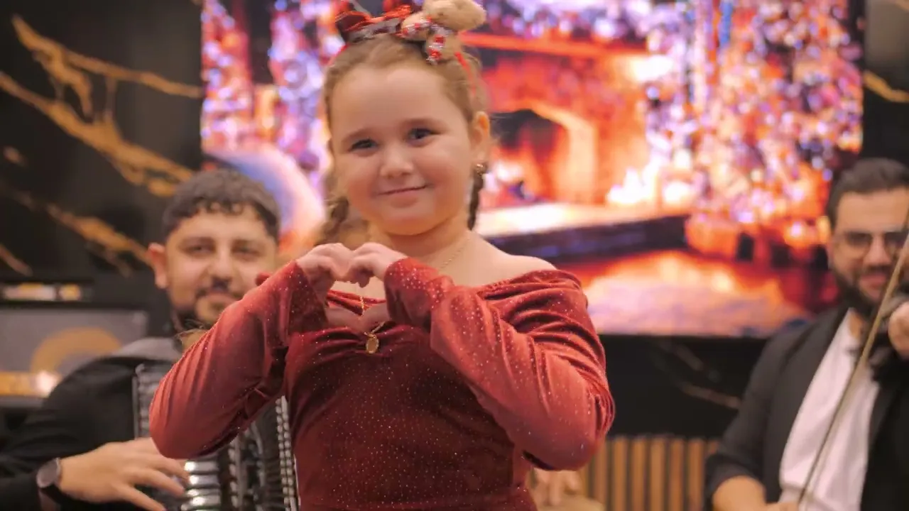 Anastasia Dinu & Roson Band - Domn, Domn sa-naltam (Colind Balkanic)