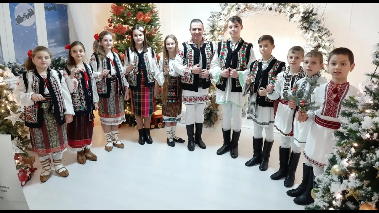 Ansamblul Flori de Mar Miroslava - Colinda Craciunului (Vasilica Pustiu)