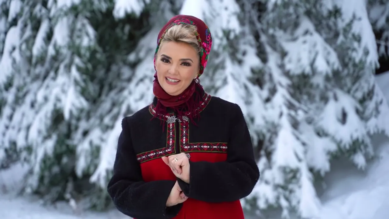 Simona Costin si Andrada Mates - Cerurile se deschid (Colind)