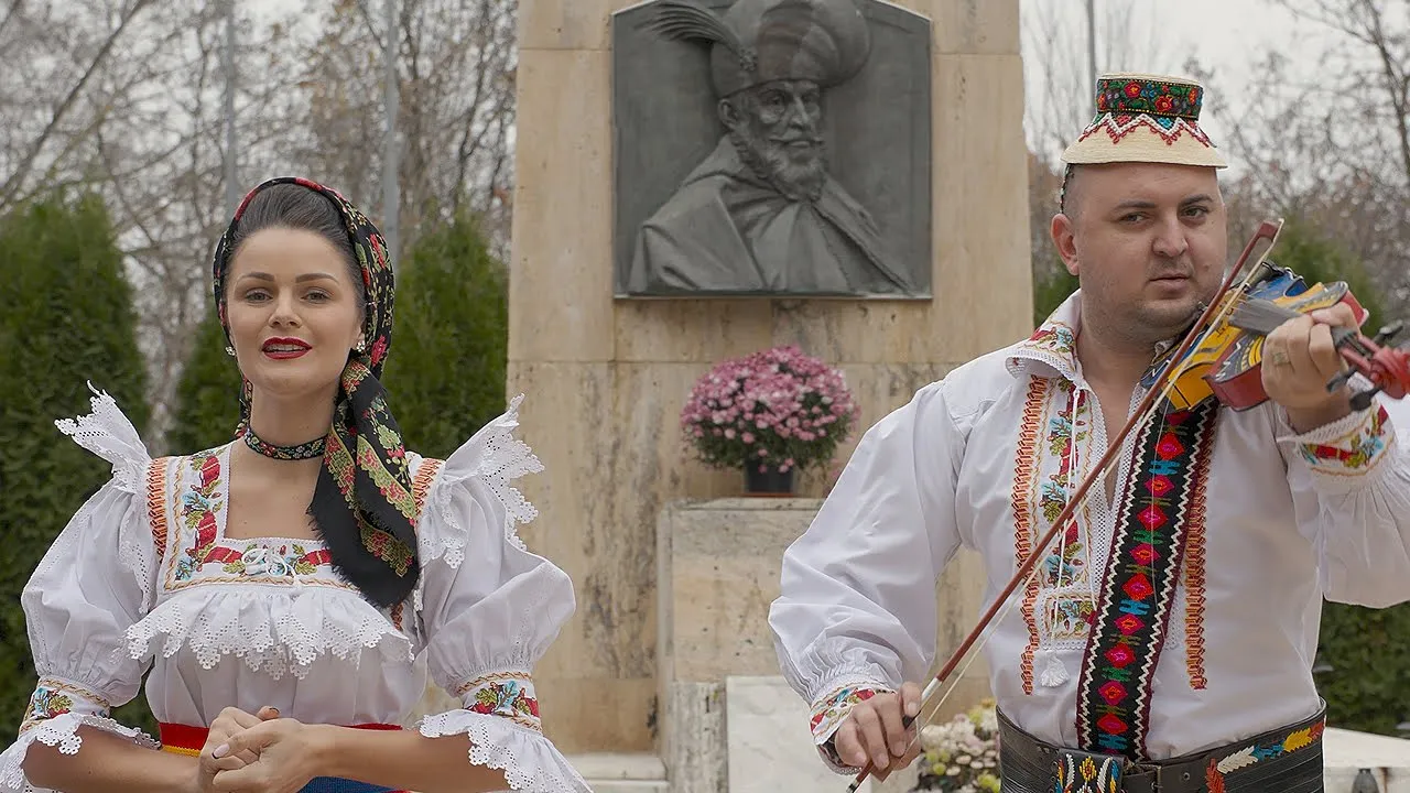 Amalia Ursu si Vasilica Ceterasu - Aici e tara mea