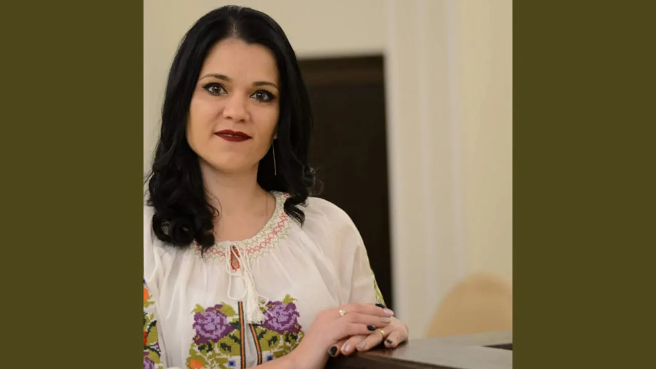 GEORGE TURCILA SI OANA - HAI VECINE SI M-AJUTA