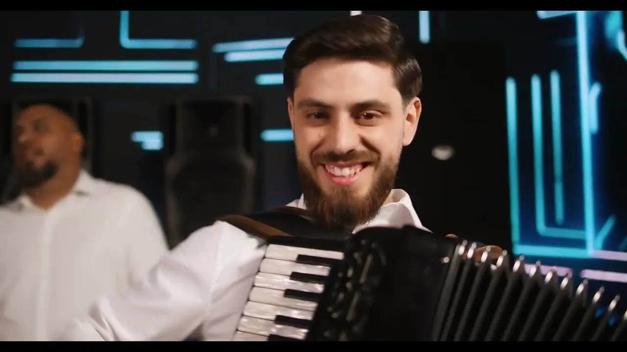 Valentino - Imi place munca Hora LIVE (Cover)