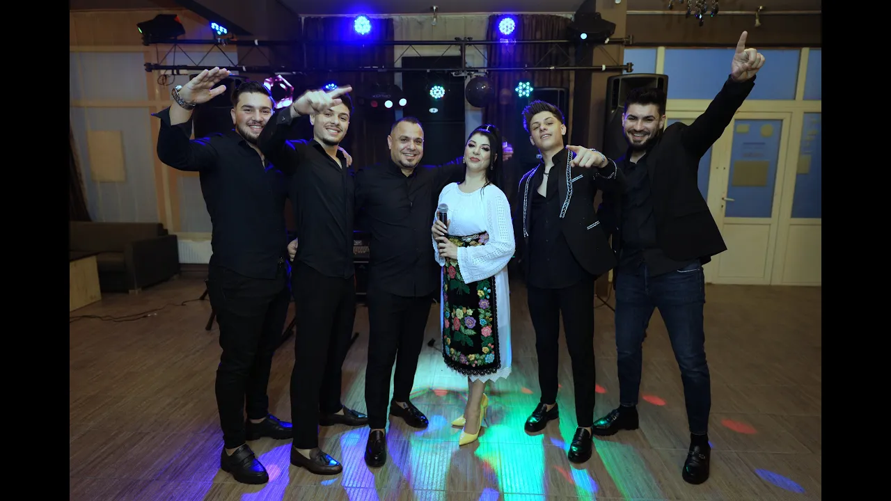 Roxana si Elvis Tanase de la Filiasi - Colaj de joc Cover