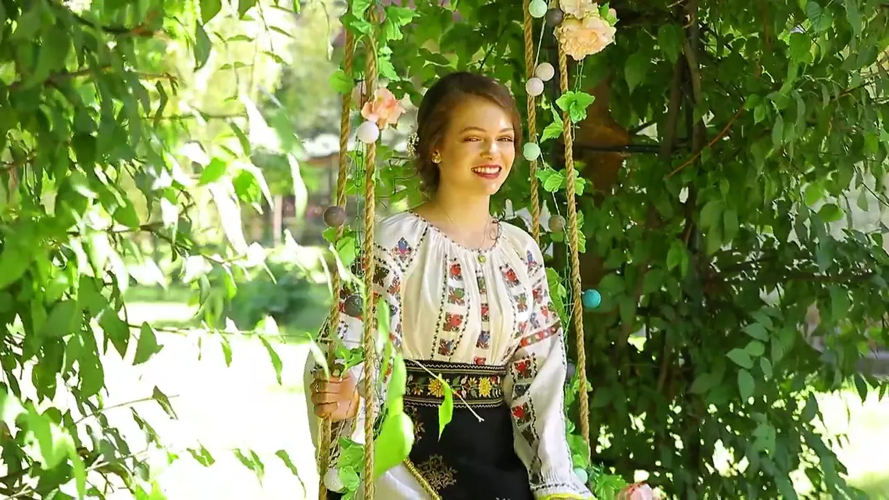 Mirela Scaunasu - Unde-i muzica si joc