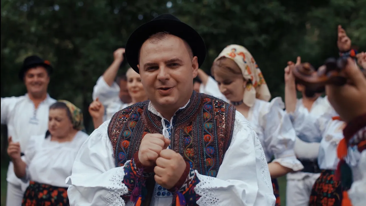 Alexandru Pop - Dumnezeu, pa om, cand bate