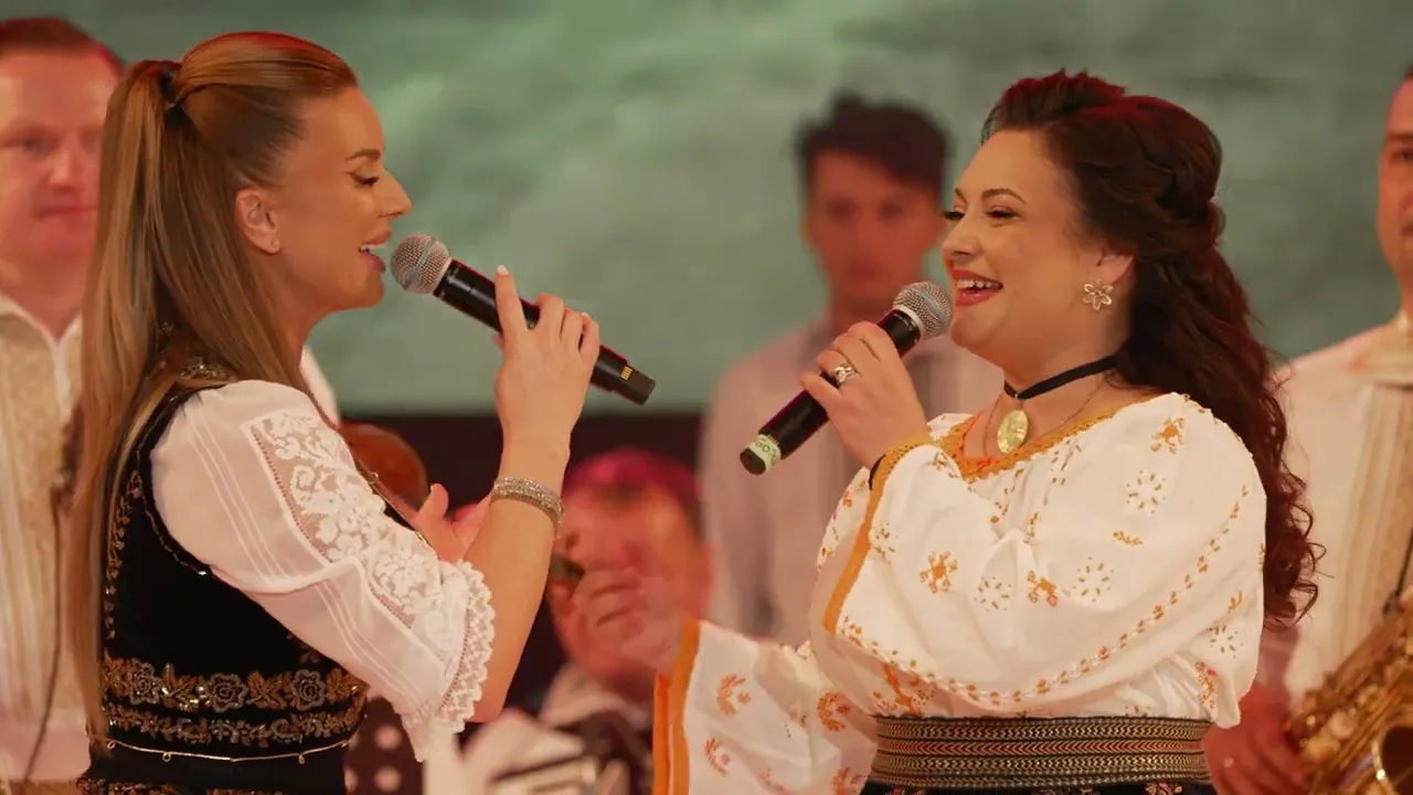 Laura Olteanu & Marcela Fota - Fericirea are nume