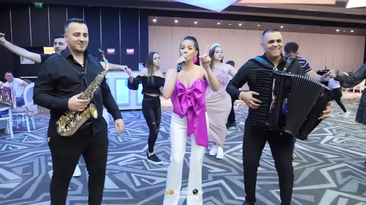 Mihaela Sultan - Arde luminita arde la mandruta in fereastra