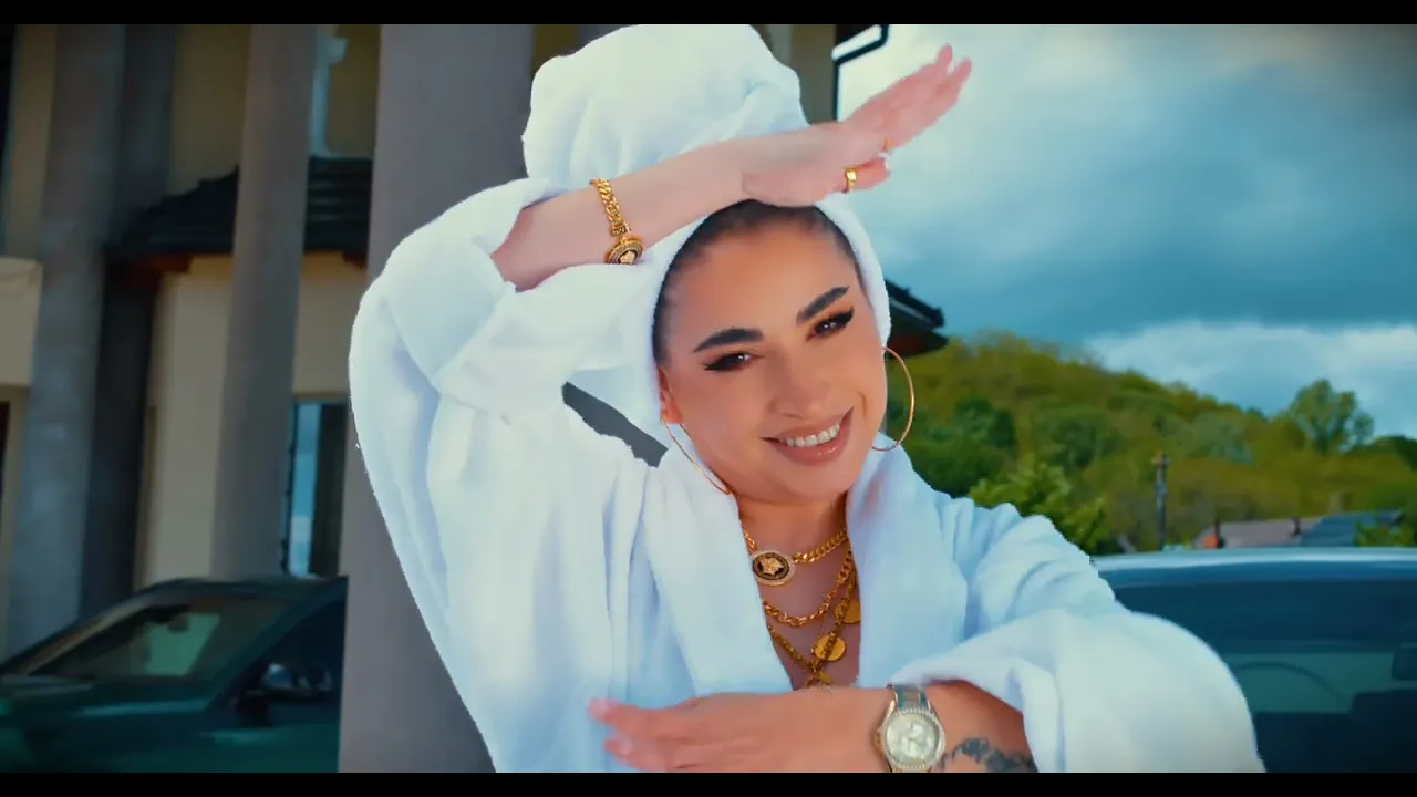 Printesa de aur - Stati la rand politicos 2025