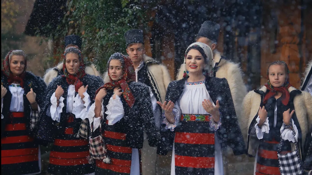 Andrada Barsauan si Lazar Arman - Sculati gazde mari (Colinda 2021)