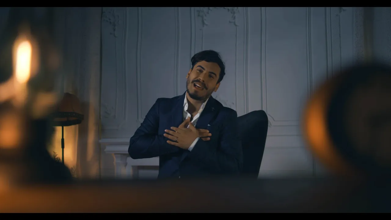 EMANUEL ROMAN - LASA BANII SI TRAIESTE