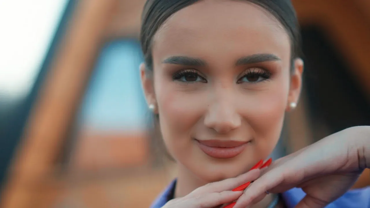 Alexandra Cotrus - Strainatatea nu ma lasa