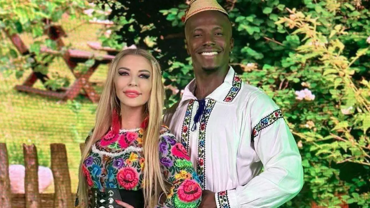 Lorenna si Banto Dos Santos - Hitzi Hitzi