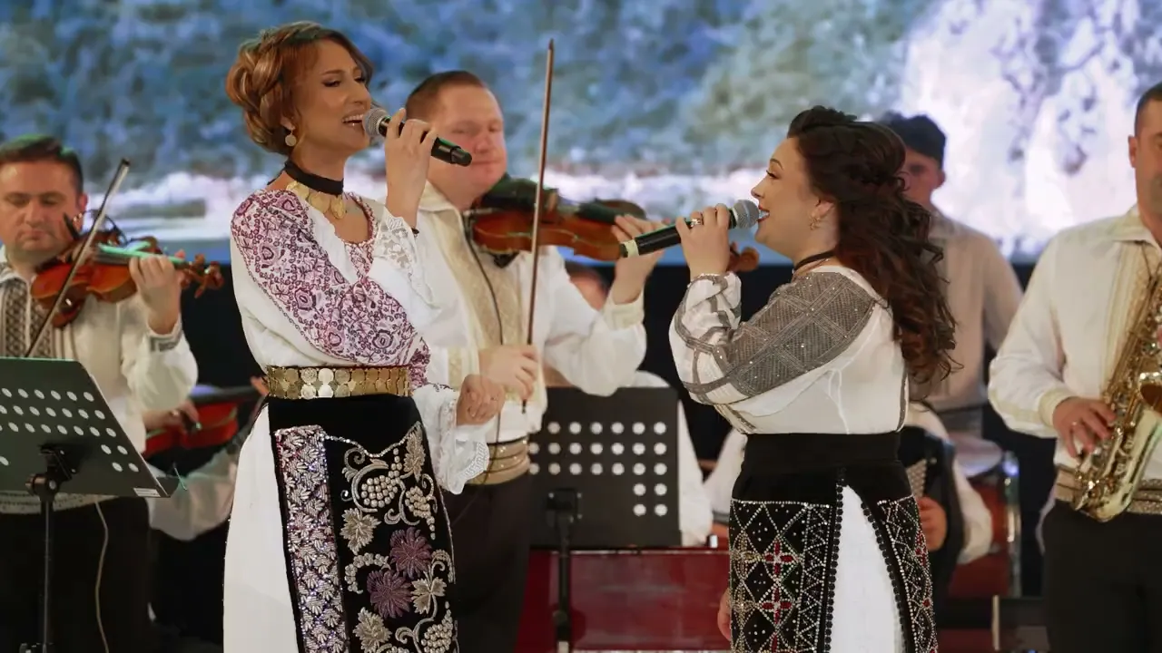 Laura Olteanu si Anca Pantiru - Pe viata mea eu mi-s stapana (Acompaniaza Orchestra Moldovlaska)