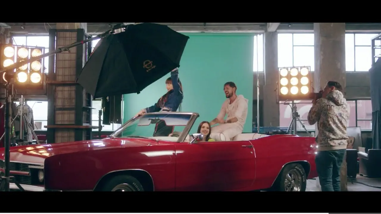 Maia Malancus & Ioana Ignat - Iti place si tie (Original Radio Edit)