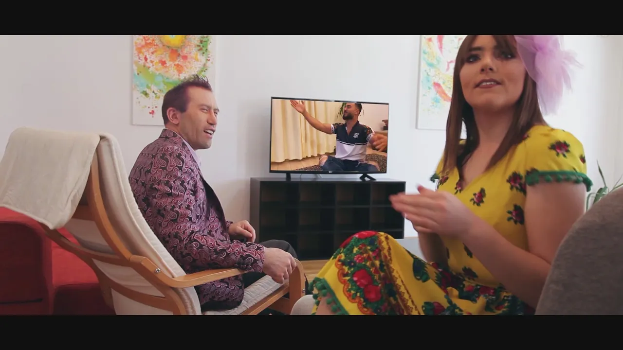 Vulpita si Viorel - Cainii latra Vulpea merge (Originala 2020)