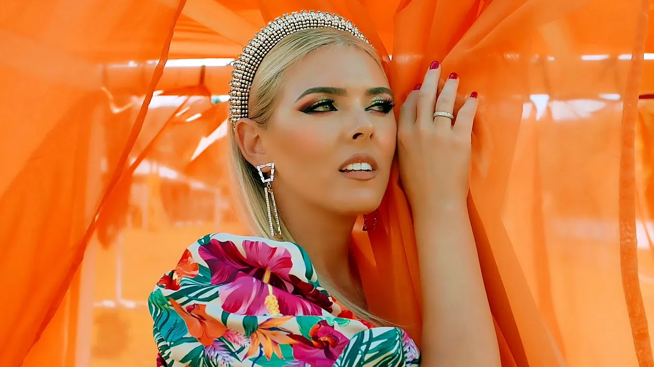 Roxana Ilisie Perian - Vreau sa-mi traiesc anii