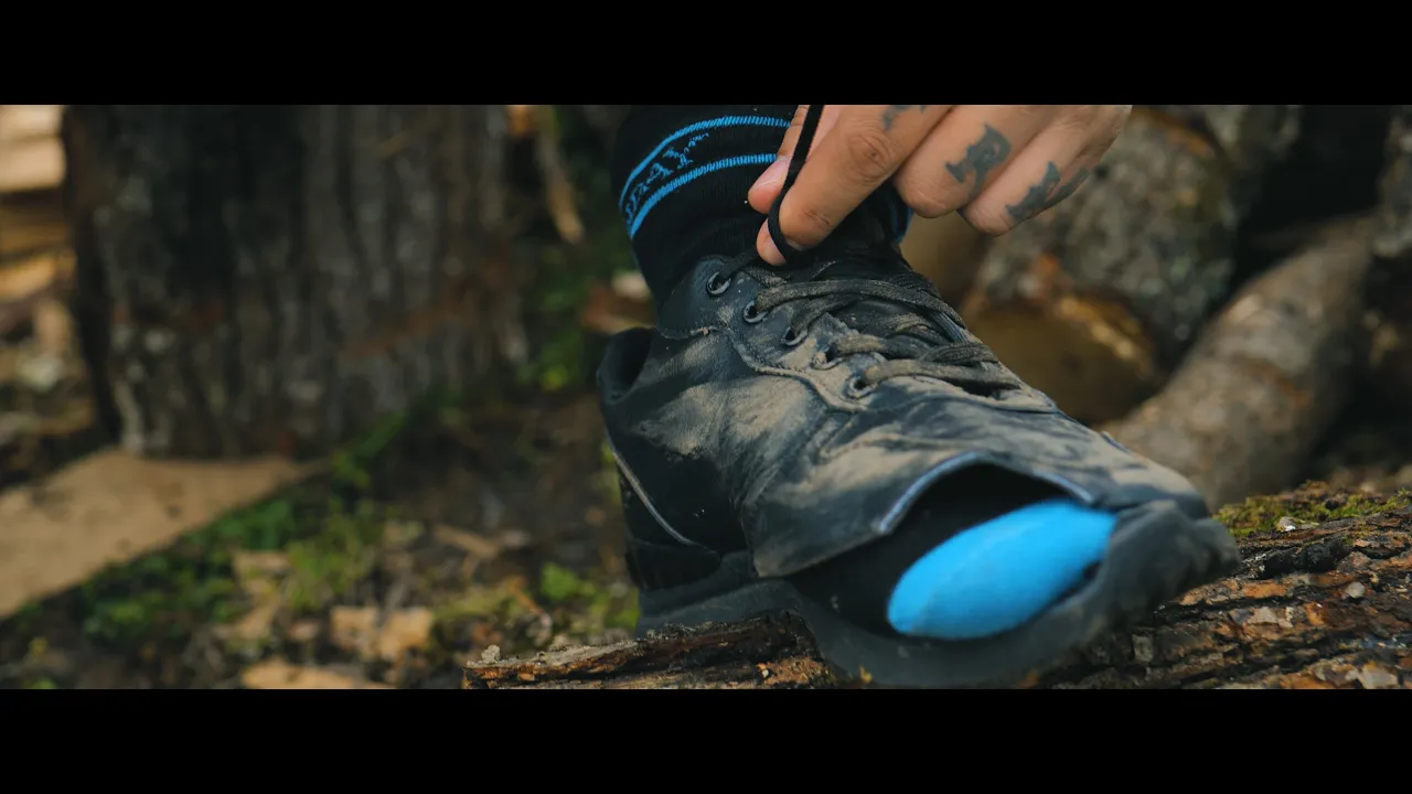 Dani Mocanu - O pereche de adidasi rupti