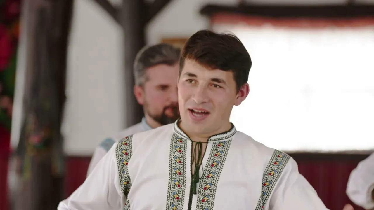 Ansamblul etnofolcloric Plaiesii - La crasma lui Nea Marin