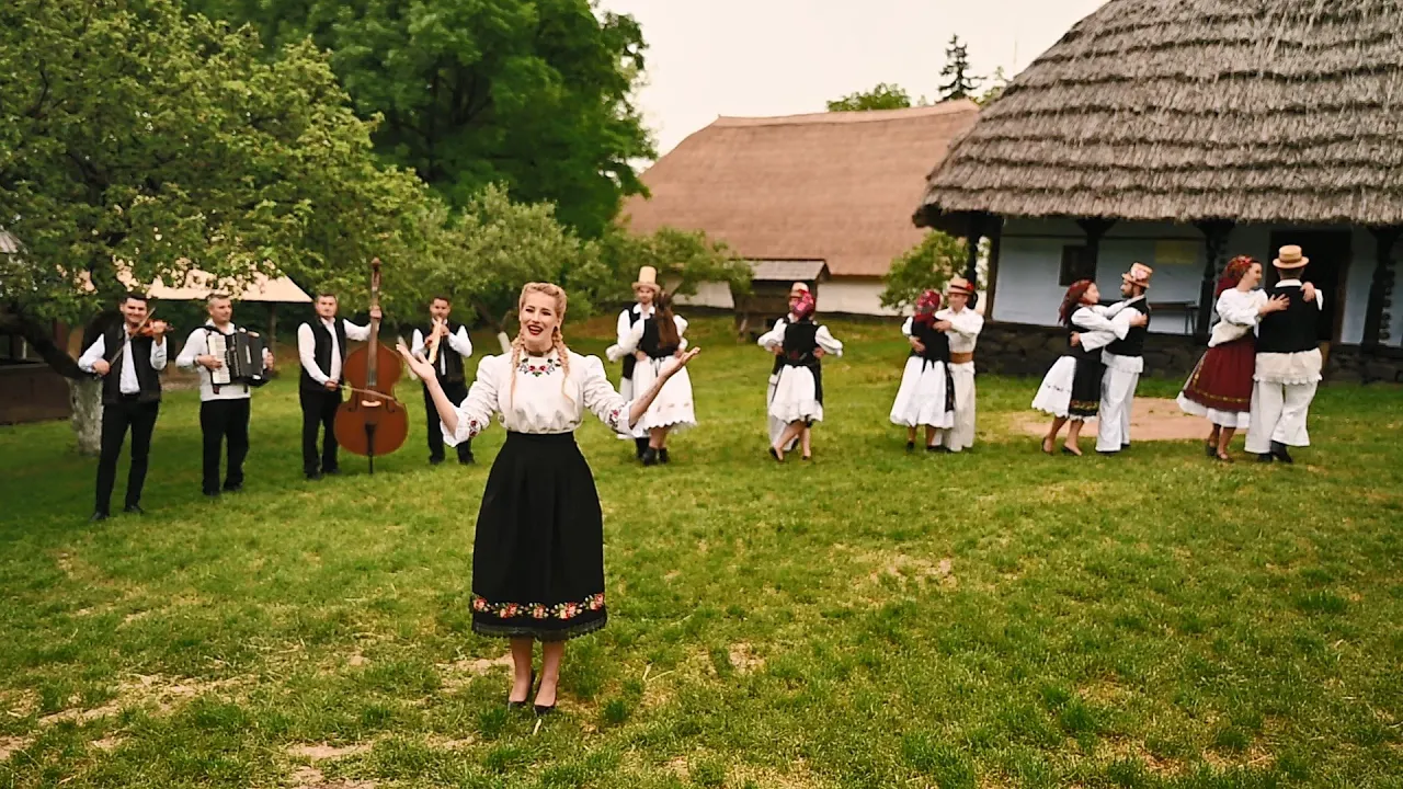Adriana Maur - Badita cu o ochii verzi
