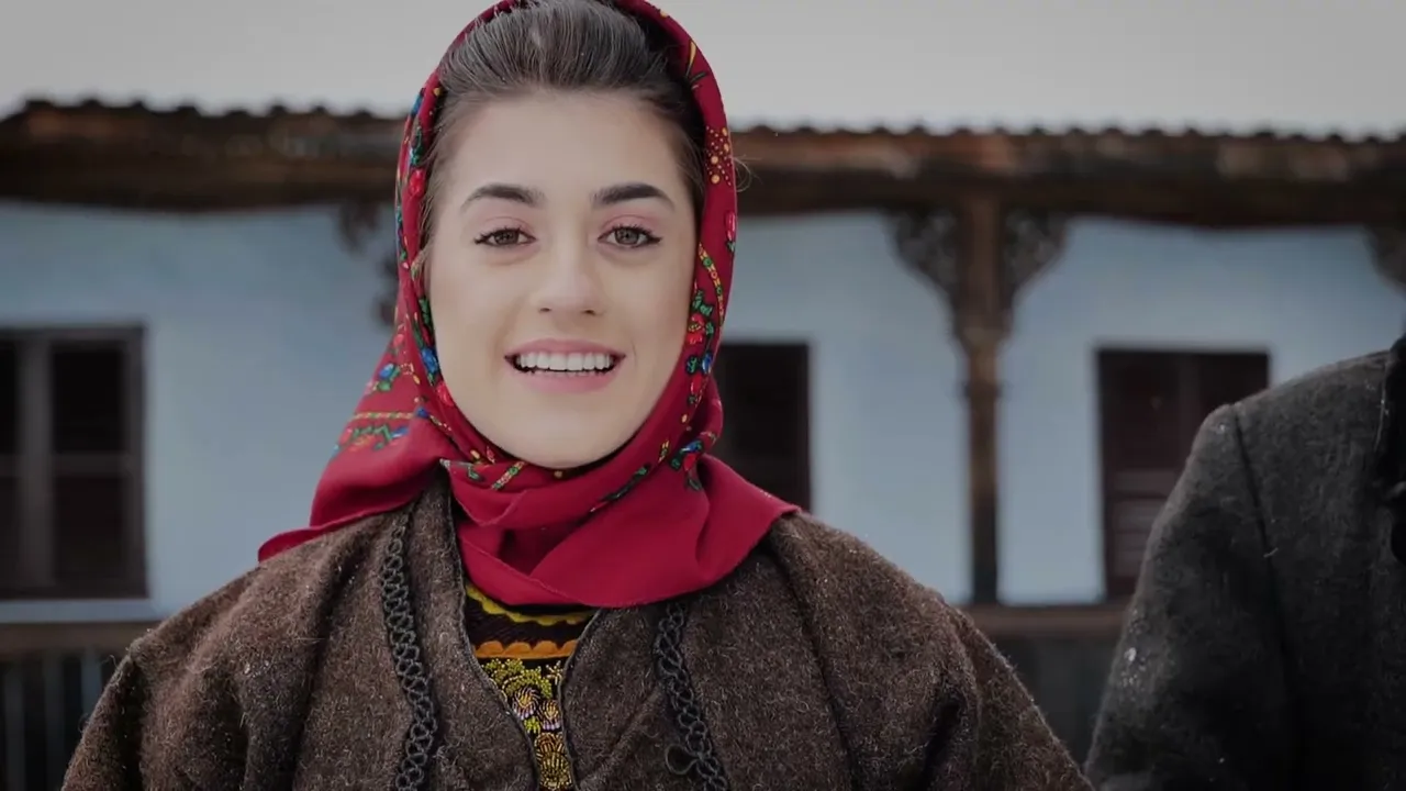 Ioana Magherusan si Alin Fodorca - Deschide om bun (Colind)